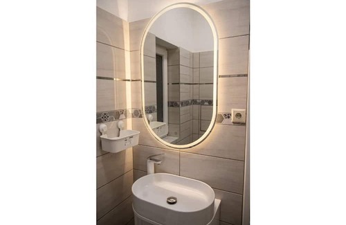 Krisztinavaros Apartamento | cozy standard apartment with king size bed room 02