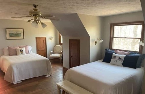 Morgantown Cabina | Authentic Log Cabin built in 1827