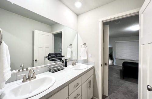 Forest Grove Casa | WFH Zen Den Near McMenamins