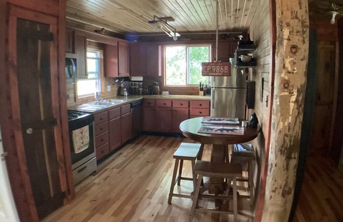 Grass Creek Casa | Riverfront house on the Tippecanoe River- Yogi’s Den - upper level