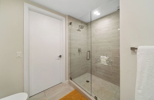 Northeast Miami Condominio | New Flat DesignDistrict Parking