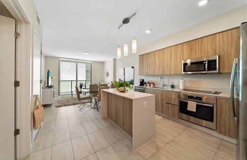 Northeast Miami Condominio | New Flat DesignDistrict Parking