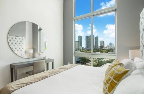 Northeast Miami Apartamento | Modern 2 BR w/pool/parking in MIA DESIGN DISTRICT