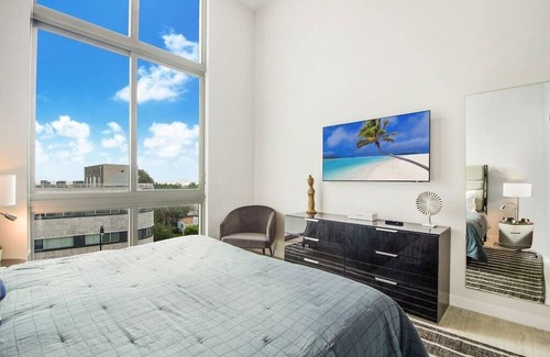 Northeast Miami Apartamento | Modern 2 BR w/pool/parking in MIA DESIGN DISTRICT
