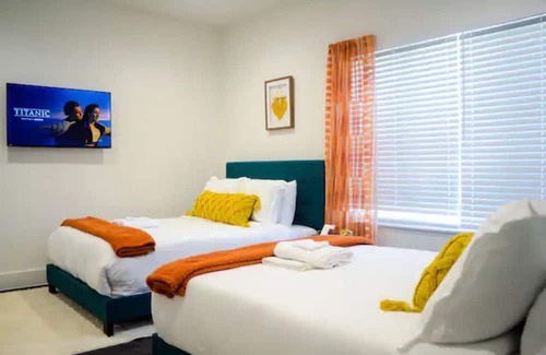 Foster Place Casa | Modern Home in HTX| NRG/Med Ctr+Downtown|Luxe 3BDR