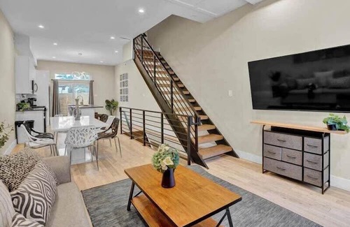 South Philadelphia Casa | NEW | Private Rooftop Jacuzzi | Skyline Views