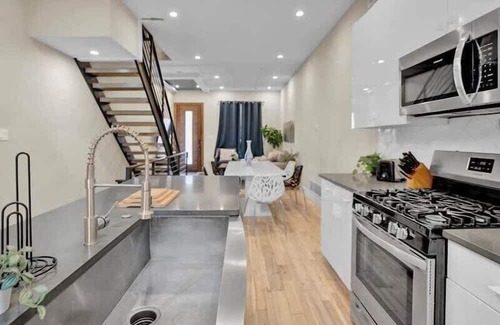 South Philadelphia Casa | NEW | Private Rooftop Jacuzzi | Skyline Views