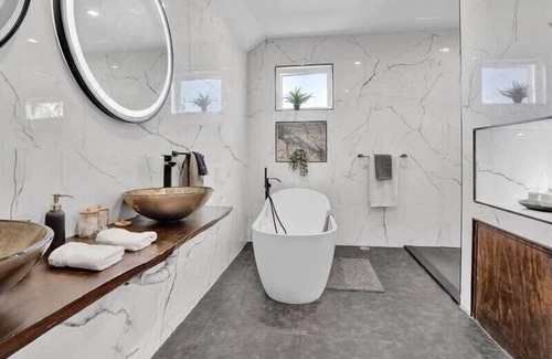 South Philadelphia Casa | NEW | Private Rooftop Jacuzzi | Skyline Views
