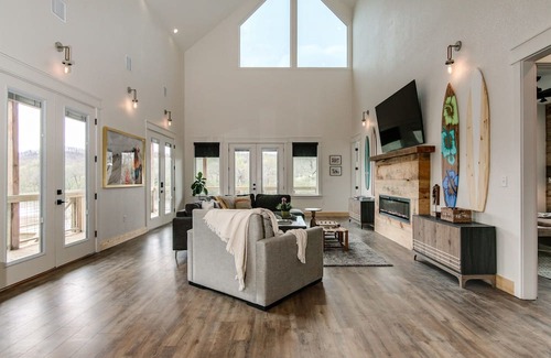 Glenwood Casa | Surf Shack on the Caddo