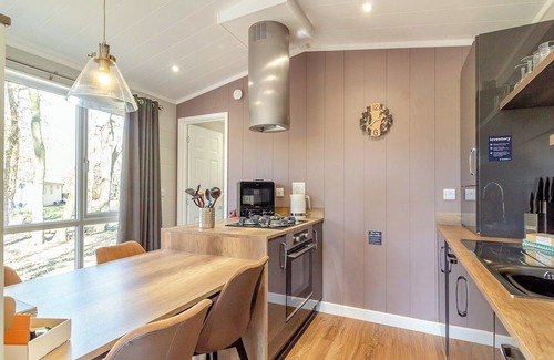 Woolverstone Cabina | 2 bedroom accommodation in Woolverstone, Ipswich