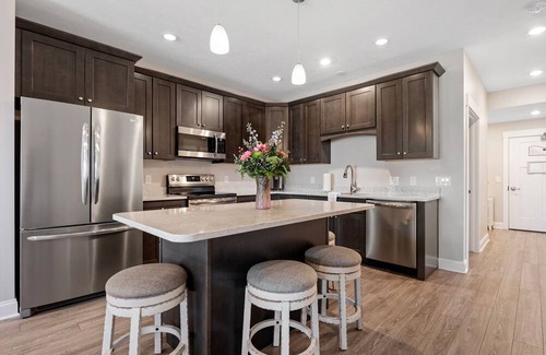 Traverse City Condominio | ♛ 539 Bay St ⁀➷ 3BDR Lake View Penthouse Condo on West Bay ➠ 401W