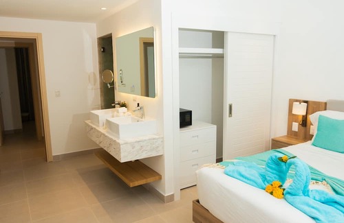 El Cortecito Apartamento | ★★Luxury Apartment 2 BR/2 Bath Steps from Ocean★★
