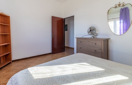 Acate Apartamento | Holiday Apartment 'Appartamento con giardino' with Sea View, Shared Terrace & Garden
