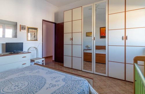 Acate Apartamento | Holiday Apartment 'Appartamento con giardino' with Sea View, Shared Terrace & Garden