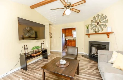 North Newport News Casa | Sojourn Ranch Home near Ft Eustis