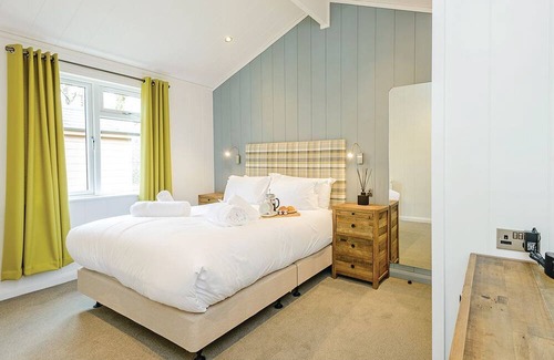 Holton Heath Cabina | 1 bedroom accommodation in Holton Heath