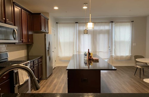 Urbana Casa | New 4 bedroom townhouse.