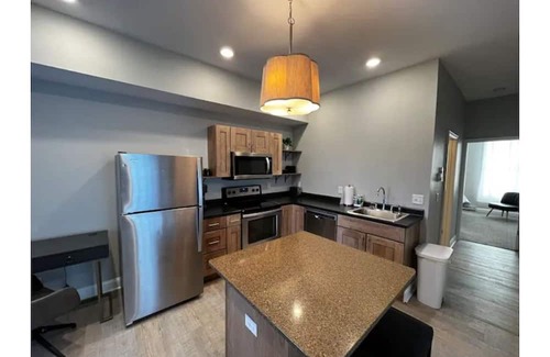 Dubuque Apartamento | Downtown Spa Sanctuary with a View!