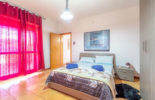 Arenella Villa | Accessible Villa "Franca Zona Arenella" with Private Terrace & Wi-Fi