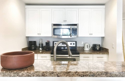 Grace Bay West Condominio | Oasis | 1 BR Condo | Tropical View | Wifi & Pool