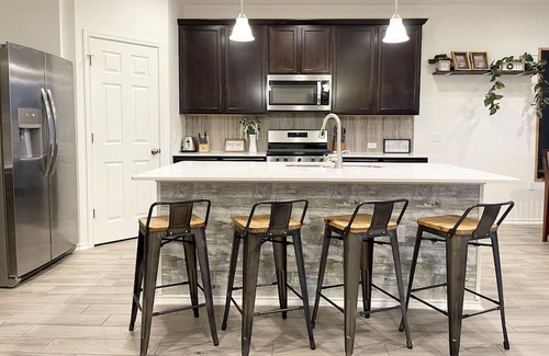 Wells Branch Casa | Spacious Family Vacation Home Near I-35, 10 mins to Domain, 20 min to Downtown!