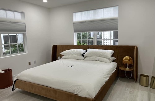 South Pointe Condominio | 110 - SOFI 2 Bedroom - Heated Pool, 2 blocks from Beach!