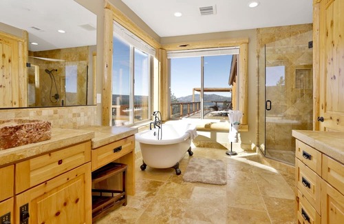 Castle Glen Estates Cabina | 2206-golden Oak Log Cabin 7 Bedroom Home by RedAwning