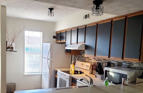 Central Newport News Condominio | Modern, Spacious Condo with Loft, Minutes from the Beach!