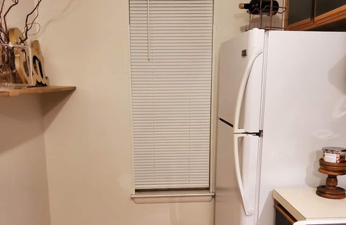 Central Newport News Condominio | Modern, Spacious Condo with Loft, Minutes from the Beach!