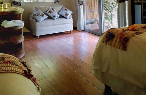 Boquete Casa | Ecoresort: We are Panamas leading honey producer and butterfly exhibit.