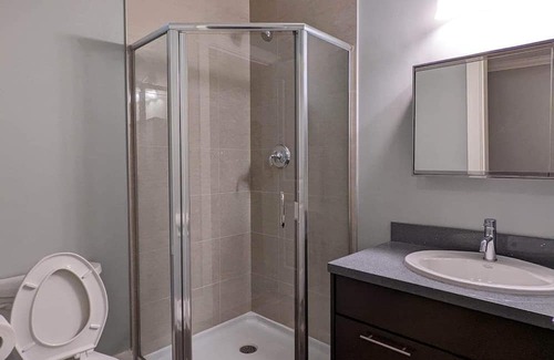 Marpole Casa | Cozy Home with New Furniture! Steps away from Downtown/UBC/Airport/Richmond