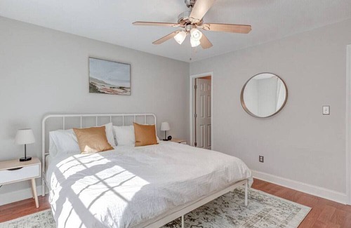 Cary Casa | Lovely townhome minutes to downtown Raleigh/Cary