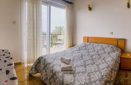 Catalkoy Otro | Luxury Villa w Pool, Garden Near Beach in Kyrenia
