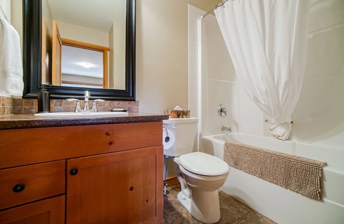 Kent Chalet De Esquí | Unit #2 | Harrison Chalet Suites @ Harrison Hot Springs