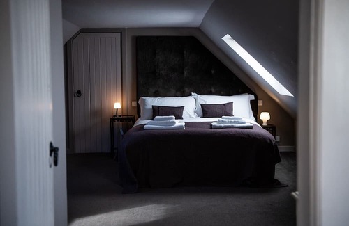 Selkirk Otro | Cosy castle in the Ettrick Forest. Luxury self-catering accommodation for ten.