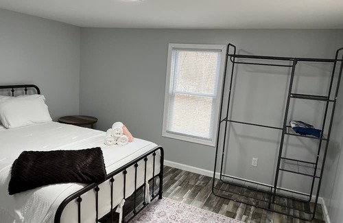 Lyndhurst Casa | Cozy Creekside Home with the National Forest at your back door !