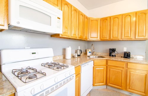 North Bergen Apartamento | Spacious 4 bed 2.5 bath close to NYC FREE Parking!