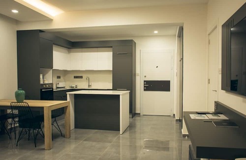Trikomo Apartamento | Charming Flat with Shared Pool Near Beach