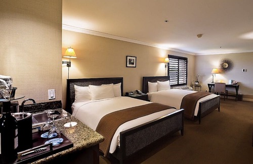 Cupertino Casa | Authentic California Experience! Onsite Pool, Free Breakfast and Parking