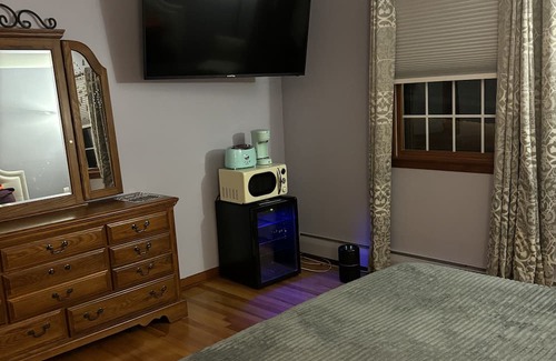Hamden Cama Y Desayuno | King/Queen suits available Guest House quiet & serene