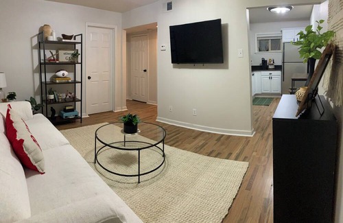 Athens Condominio | PRIME LOCATION - Walk to Stadium or Downtown Athens!