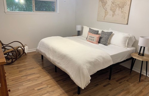 Athens Condominio | PRIME LOCATION - Walk to Stadium or Downtown Athens!