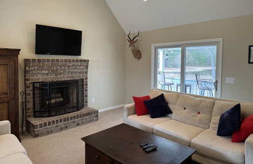 Ruther Glen Cabaña | Stay and Play! Country Cottage Getaway with PRIVATE 3 Acre Swimming Pond