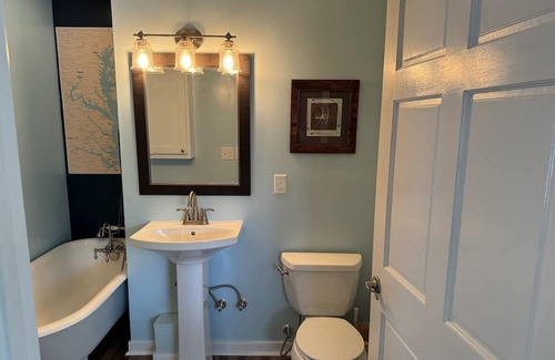 Ruther Glen Cabaña | Stay and Play! Country Cottage Getaway with PRIVATE 3 Acre Swimming Pond