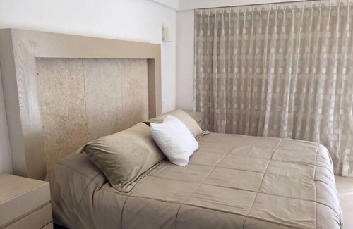 Punta Cancún Apartamento | Spectacular Sea & City View, Beachfront Hotel Zone