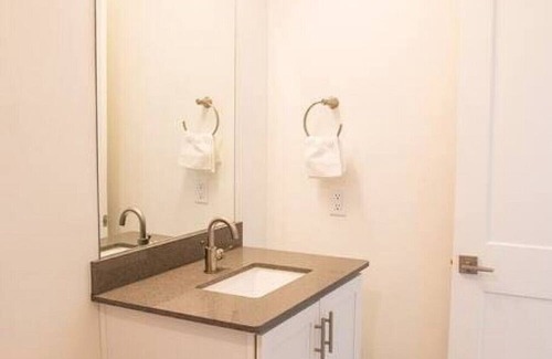 Barrio Santa Rosa Apartamento | FL216 · Contemporary Studio in Sought-After Location
