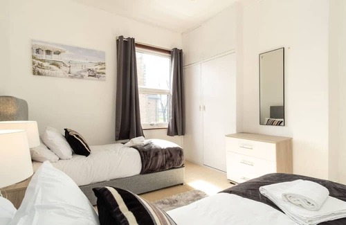 Coventry Casa | Barras House - Cosy home with parking close to Coventry City Centre and the Hospital