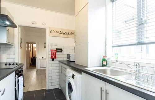 Coventry Casa | Barras House - Cosy home with parking close to Coventry City Centre and the Hospital