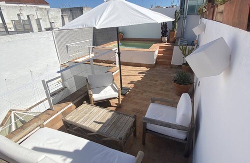 Encarnacion-Regina Casa | House with pool in the historic center of Seville.