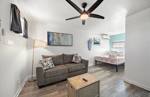 San Jacinto Apartamento | Coastal Cottage Unit 10|BeachBox|Walk to Beach!